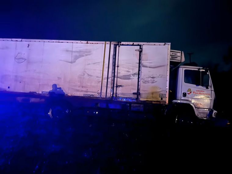Suman siete los muertos en el trágico accidente vial con un choque frontal entre un auto y un camión en la ruta 192.