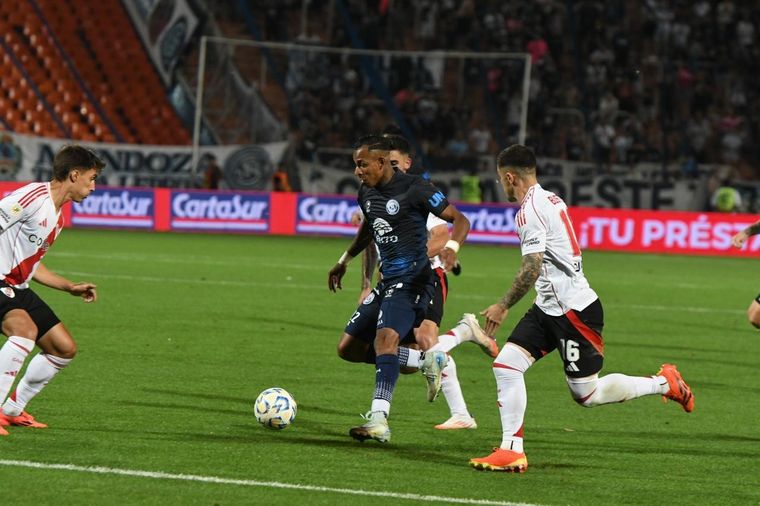 La última vez que Independiente Rivadavia y River se vieron las caras fue en el Malvinas Argentinas. 