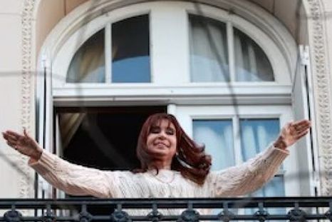 cristina kirchner ante la justicia: vigilia militante por declaracion indagatoria cristina kirchner ante la justicia: vigilia militante por declaracion indagatoria