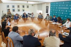 Los intendentes se reunieron el lunes con Suarez y acordaron medidas menos duras que las de Alberto. Foto: Prensa Mendoza