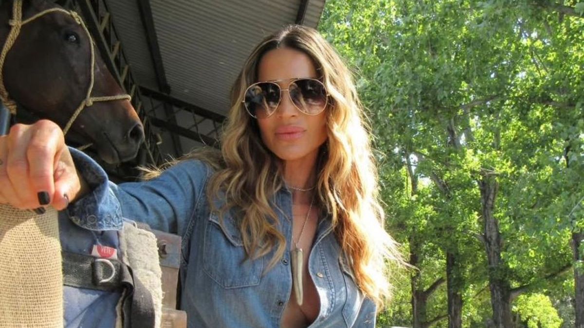 María Vázquez trajo de vuelta los 70: mirá las fotos de su look