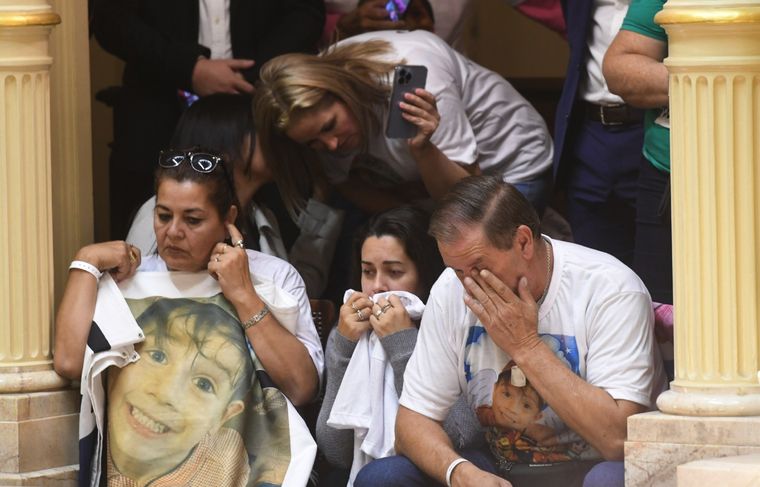 Los familiares de Lucio Dupuy en uno de los balcones de la Cámara de Senadores Foto: Télam