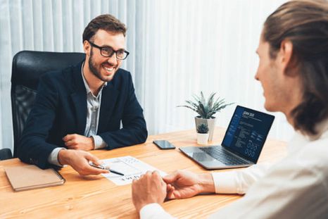Bancos buscan empleados Bancos buscan empleados