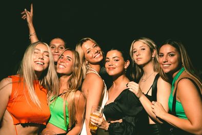 MDZol | Un grupo de amigas de pleno disfrute. Foto: Lean Conti para Nativo