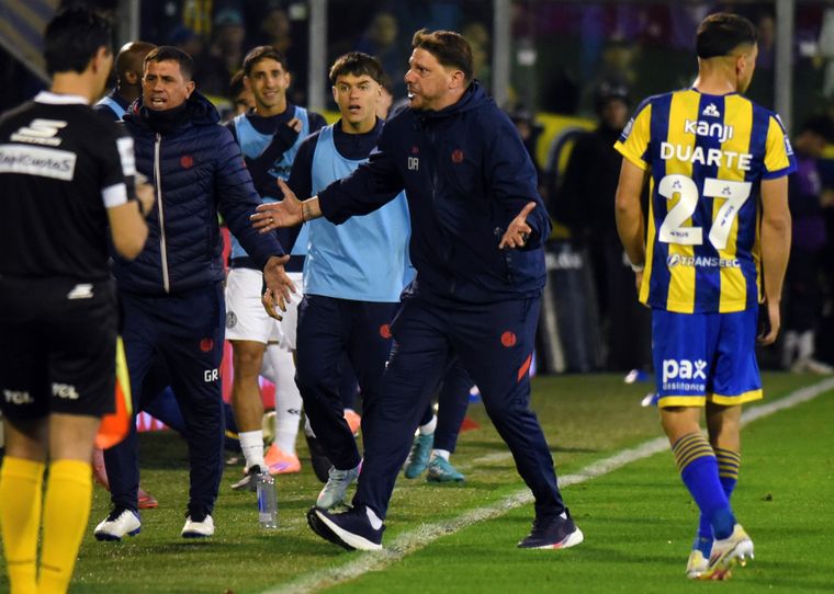 Damián Ayude explotó en el Gigante de Arroyito tras el gol anulado a Hernández y luego dejó una frase que sorprendió a todos.&nbsp;