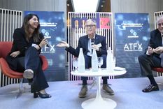 Los economistas Elena Alonso y Jorge Herrera (izq.) debatieron distintas opciones de inversión en una jornada moderada por Rubén Rabanal, director editorial de MDZ. Foto: Juan Mateo Aberastain/MDZ