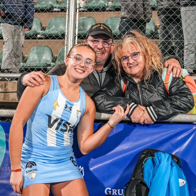 Mili junto a sus padres. Pilares fundamentales en su carrera. Mili junto a sus padres. Pilares fundamentales en su carrera.