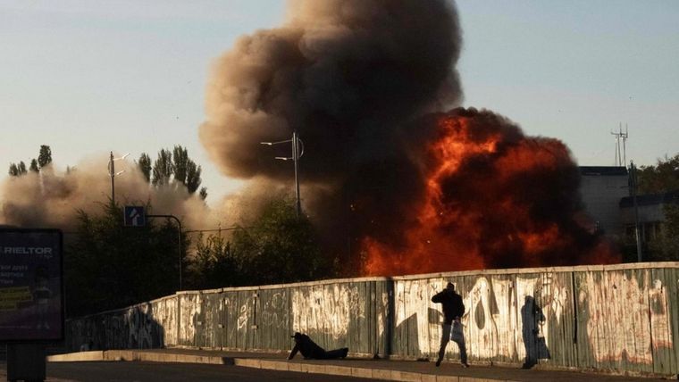 Uno de los ataques rusos de hoy en Kiev. Foto: Nbc.