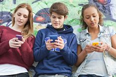 Los jóvenes acuñan palabras que terminan siendo utilizadas por todos