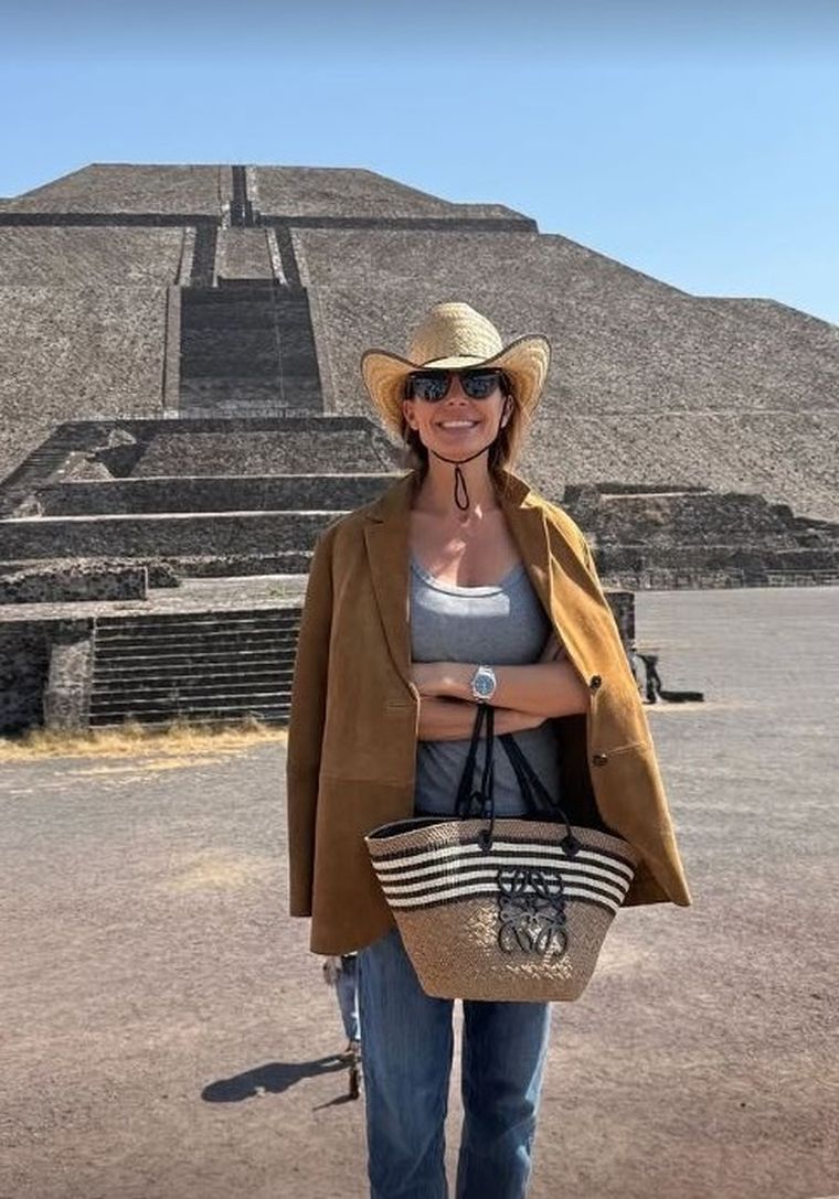 El bolso tejido que convirtió a Awada en referente del estilo viajero. El bolso tejido que convirtió a Awada en referente del estilo viajero.