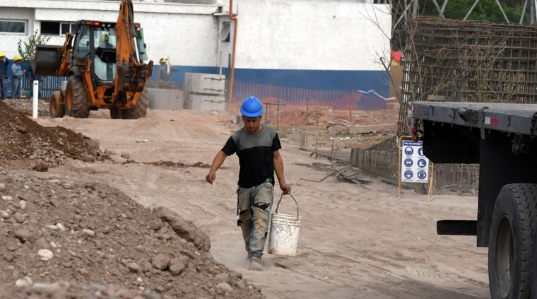 La construcción de una vivienda, cada vez más lejos Foto: ALF PONCE MERCADO / MDZ