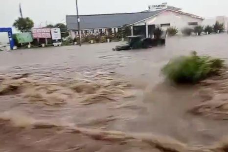 Diluvio en Mar del Plata causó inundaciones y daños en viviendas y autos. Captura de video Diluvio en Mar del Plata causó inundaciones y daños en viviendas y autos. Captura de video