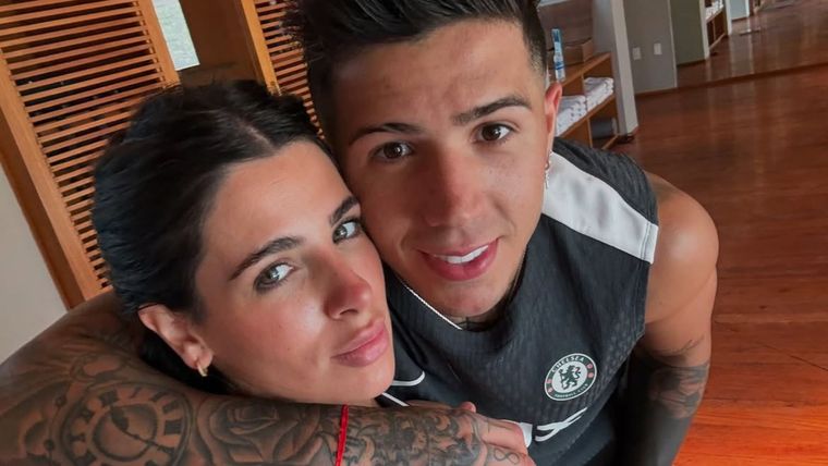 Valentina Cervantes junto a Enzo Fernández.