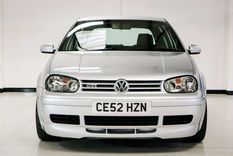 subastan un volkswagen golf gti del 2002 ¡con 13 kilometros!