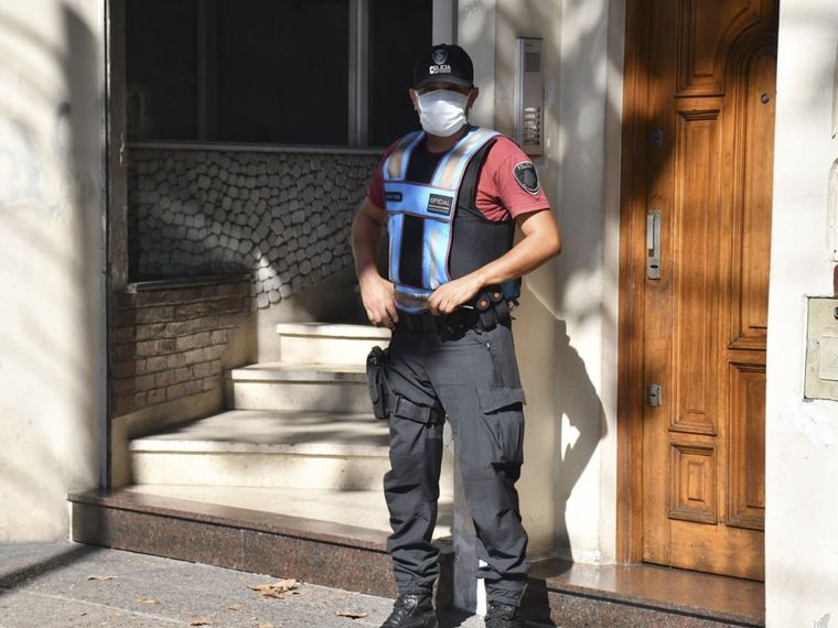 custodia Ahora la Policía vigila la casa de la joven. Foto: Télam.