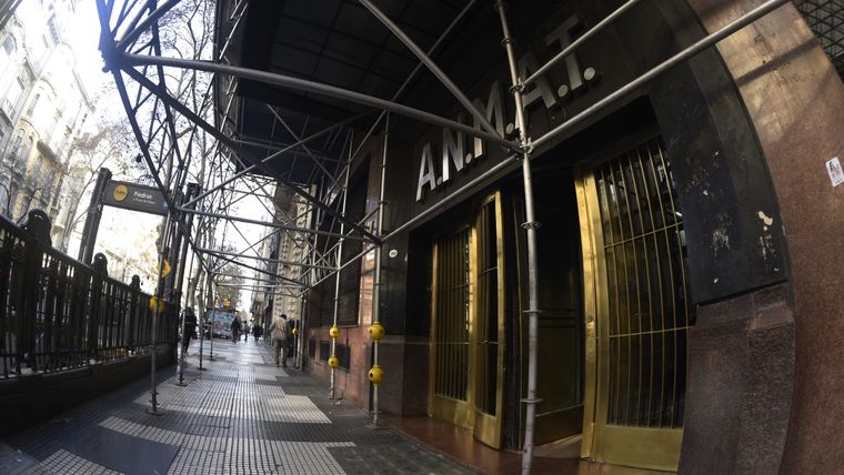 Anmat clausuró laboratorios por falta de dirección técnica. Anmat clausuró laboratorios por falta de dirección técnica. 