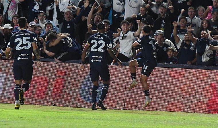 Lucho Gómez marcó un golazo de afuera del área para otra victoria del puntero Independiente Rivadavia.