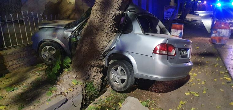 El auto quedó completamente destruido