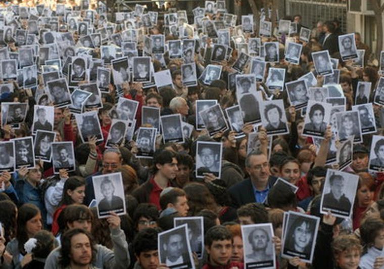 El acto central de repudio al atentado terrorista a la sede de la AMIA. Foto: Télam