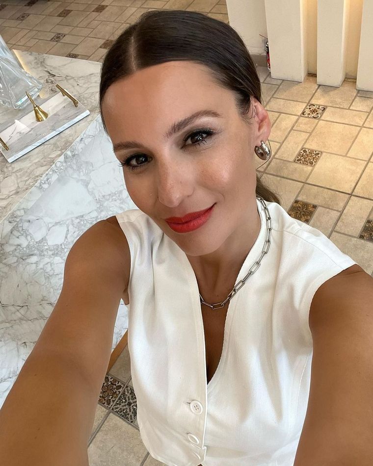 Pampita se lució en los Martín Fierro de Cable 2022 con estos vestidos Foto: Instagram