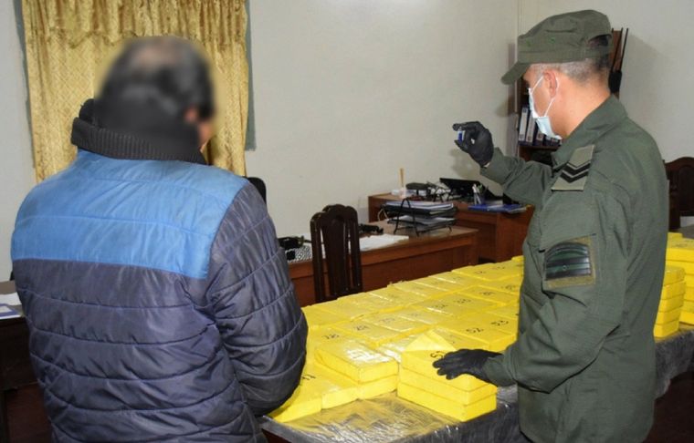 Personal de Gendarmería Nacional encontró 80 ladrillos de cocaína. Personal de Gendarmería Nacional encontró 80 ladrillos de cocaína.