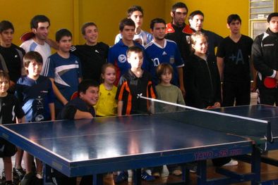 MDZol | Todos los participantes de la Clínica, y en los extremos Matías y Gastón Alto. Foto: Fabián Segura