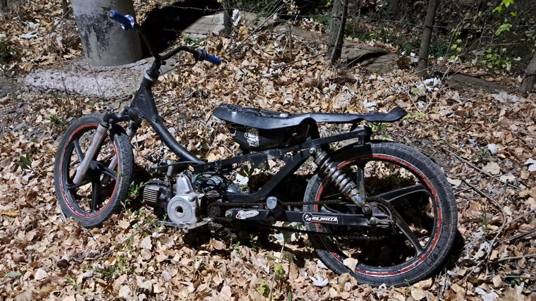 En un procedimiento detuvieron a un sujeto e incautaron una moto. En un procedimiento detuvieron a un sujeto e incautaron una moto.