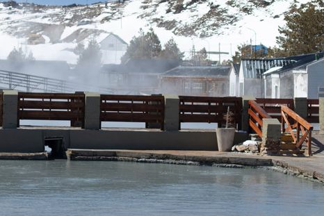 Las aguas, los fangos y los vapores de Copahue conforman una experiencia termal de alta montaña en Neuquén.
