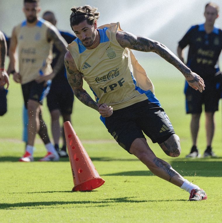 Los dos gigantes de Europa que van a la carga por Rodrigo De Paul. Foto: @Argentina