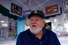 José trabaja desde hace veinte años como lustrabotas en la Avenida Santa Fe Foto: Analía Melnik /MDZ