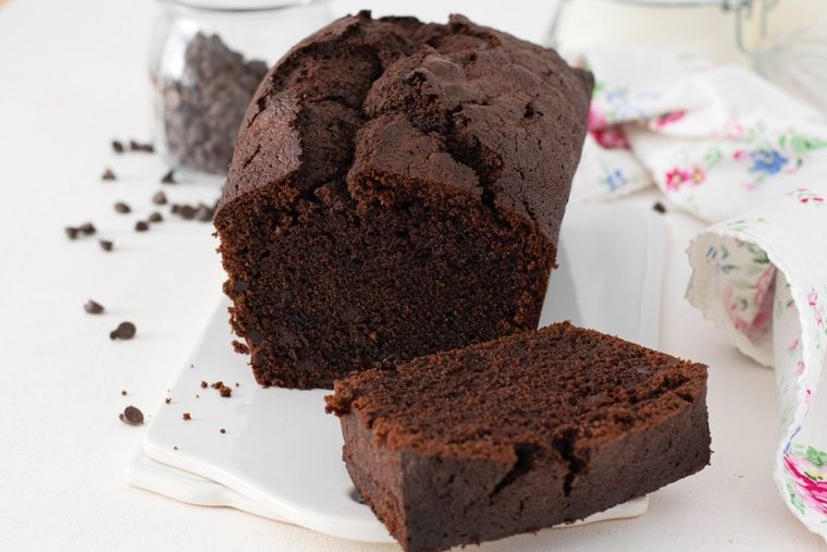 Una excelente opción para tus meriendas es el bizcocho de café y chocolate. Foto: Shutterstock