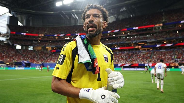 Los debutantes en el Mundial de Cabo Verde lograron el empate contra España gracias a la herocia actuación de su veterano portero Vozhinia.