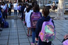 Los chicos preparan la vuelta a clases y los padres aprovechan descuentos.