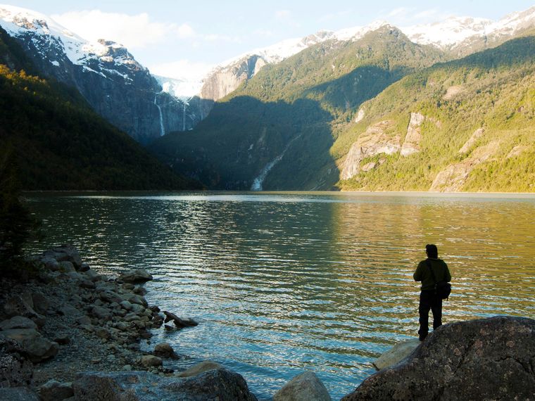 Este pueblo se encuentra en la Patagonia chilena. Este pueblo se encuentra en la Patagonia chilena.
