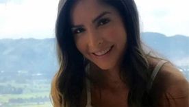 Carmen Villalobos es una de las mujeres más seductoras del espectáculo y lo demuestra con este microbikini Foto: Instagram