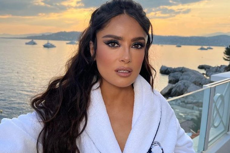Este es el increíble top de tubo que usa Salma Hayek. Foto: INSTAGRAM @salmahayek