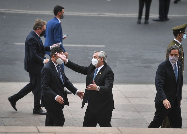 Alberto Fernández en Chile junto a Santiago Cafiero. Foto: Telam