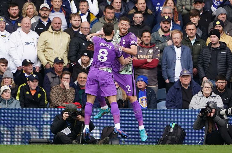 Los Spurs no tuvieron piedad en el Elland Road Foto: DPA