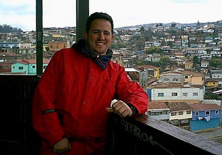 En noviembre de 2004, Hunau fue asesinado por Diego Arduino en su departamento de Capital. En noviembre de 2004, Hunau fue asesinado por Diego Arduino en su departamento de Capital.