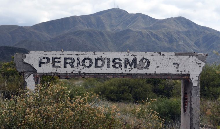 Del palco de prensa solo queda una pequeña estructura sumamente deteriorada. Del palco de prensa solo queda una pequeña estructura sumamente deteriorada.