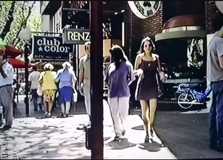 El centro de Mendoza a fines de los 90: postales, moda y recuerdos de una época dorada. El centro de Mendoza a fines de los 90: postales, moda y recuerdos de una época dorada.