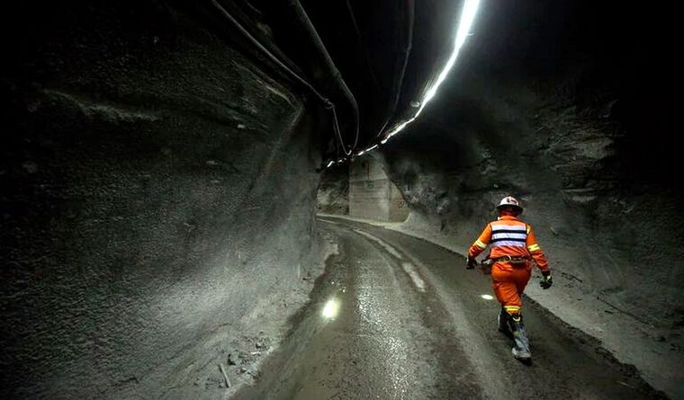 Las minas están bajo el ojo atento de Greenpeace. Foto: EFE