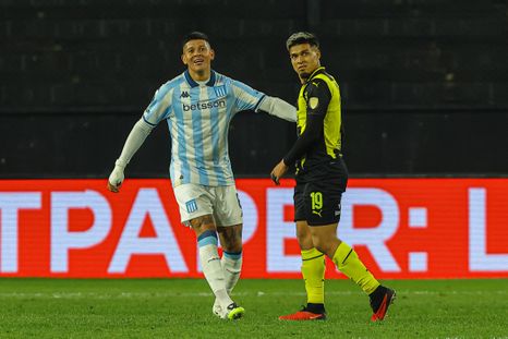 Marcos Rojo vio la roja en la revancha ante Peñarol.