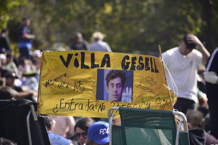 Locura por Franco Colapinto en Palermo. Locura por Franco Colapinto en Palermo.