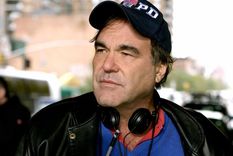 oliver stone acuso a la derecha de eeuu de disparar contra la argentina