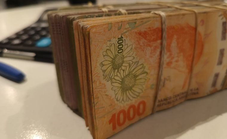 Este bono busca que los jubilados y pensionados cobren $160.713 en diciembre Foto: Walter Moreno / MDZ. Foto realizada con Moto G72