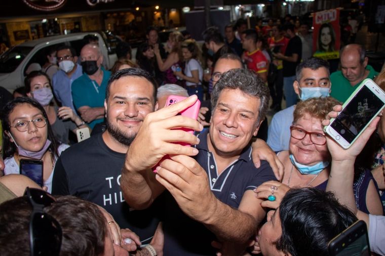 Facundo Manes publicó una foto en Twitter y recibió cientos de críticas. Foto: Twitter (@ManesF)