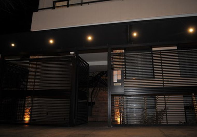 En este edificio entraron ladrones mientras la pareja dormía. Foto: Flor Kaiser/MDZ