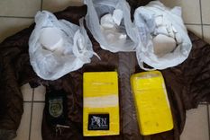 Dos menores de 13 años fueron detenidos con más de dos ladrillos de cocaína Foto: Ministerio de Seguridad