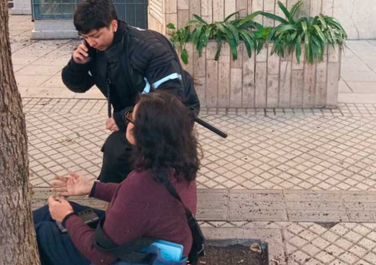La mujer resultó herida. La mujer resultó herida.
